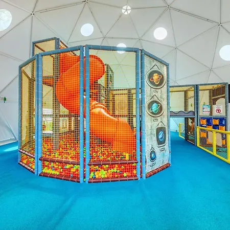 キャンプ場 Happy Camp Mobile Homes In Valamar Lanterna