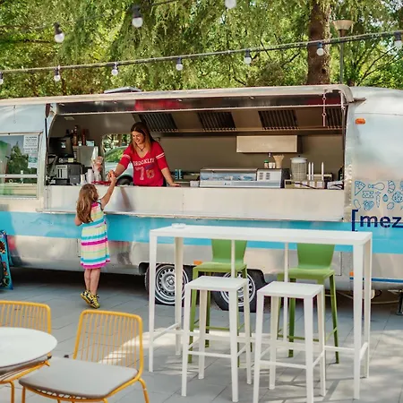 Happy Camp Mobile Homes In Valamar Lanterna キャンプ場 *