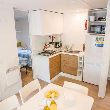 캠프장 Happy Camp Mobile Homes In Valamar Lanterna