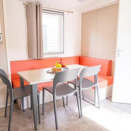 キャンプ場 Happy Camp Mobile Homes In Valamar Lanterna