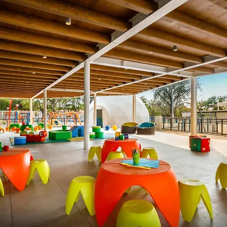 Campsite Happy Camp Mobile Homes In Valamar Lanterna