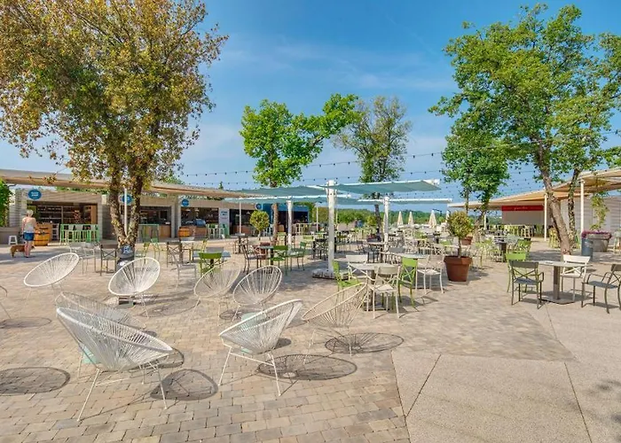 Happy Camp Mobile Homes In Valamar Lanterna Кемпінг *