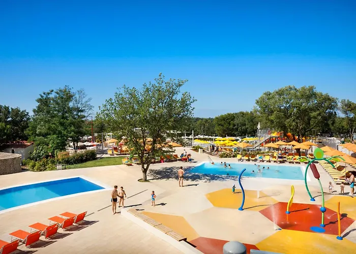 Happy Camp Mobile Homes In Valamar Lanterna Кемпінг